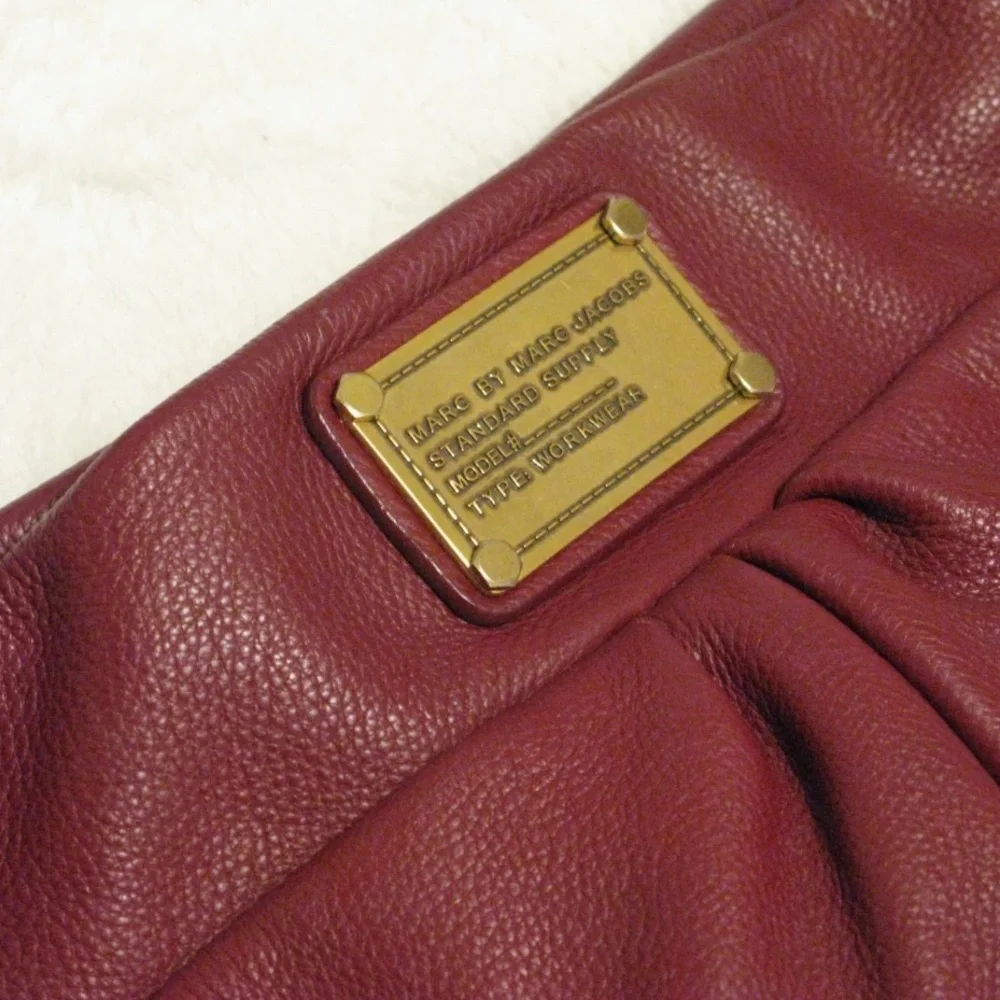 Marc Jacobs Classic Q Hilier Hobo Bag Bordeaux Burgundy Convertible Strap